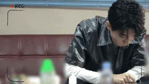 王俊凯现场吃瓜视频播放,瓜王诞生！