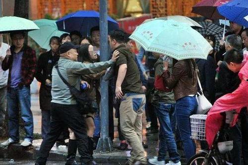 槐荫区吃瓜群众事件视频,网络热议的街头冲突瞬间