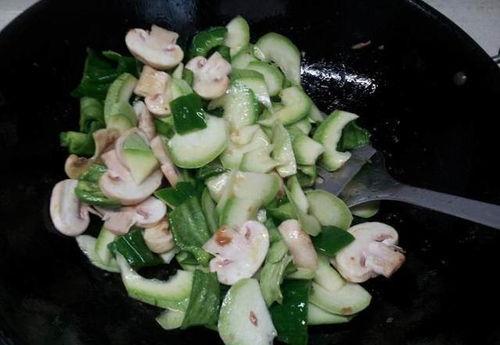 白瓜能不能晒干吃呢视频,晒干白瓜的食用方法与营养分析