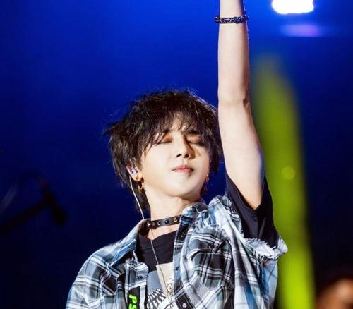 吃瓜明星华晨宇视频,揭秘娱乐圈幕后故事