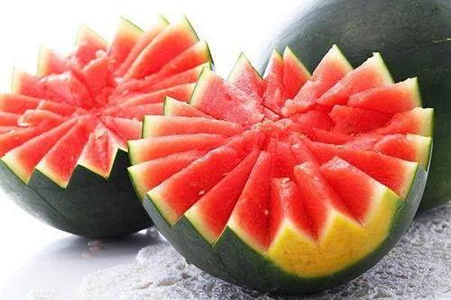 吃瓜季最新视频,揭秘热门事件背后的真相与笑料 第2张 吃瓜季最新视频,揭秘热门事件背后的真相与笑料 第2张