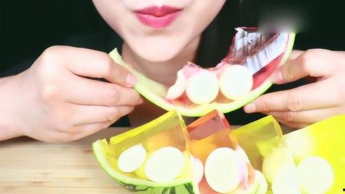 外国美女吃瓜事件视频,文化差异下的趣味瞬间  第3张